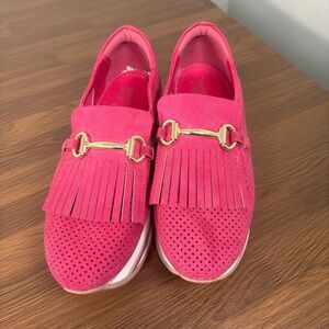Crown & Ivy Bosco‎ Fuchsia Platform Loafers with Gold Detail